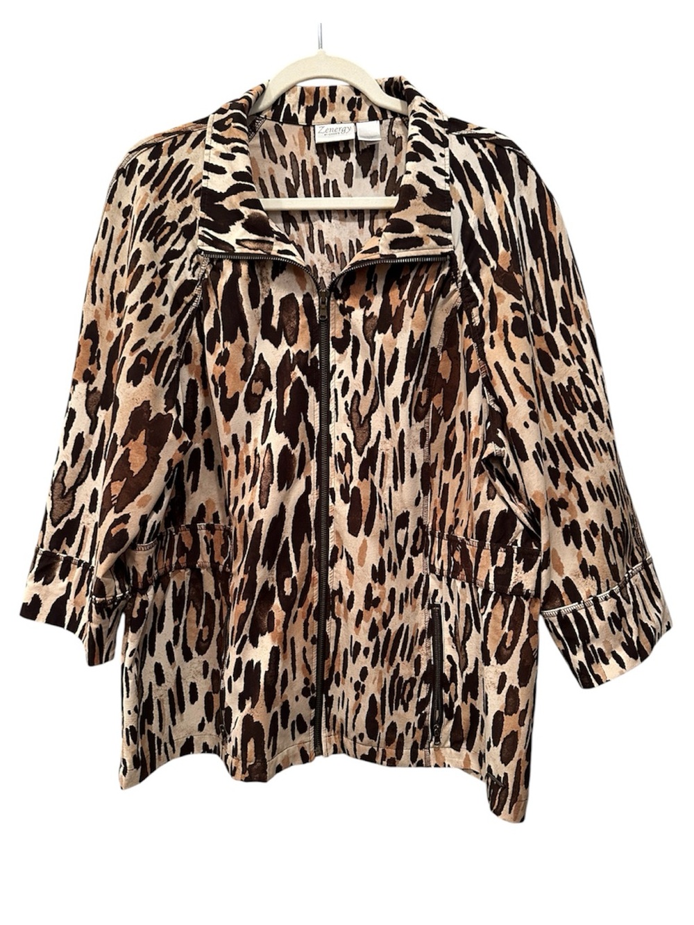 Chico’s Zenergy Leopard Print Full Zip Jacket Hip Length Pockets Sz 3 -Lg